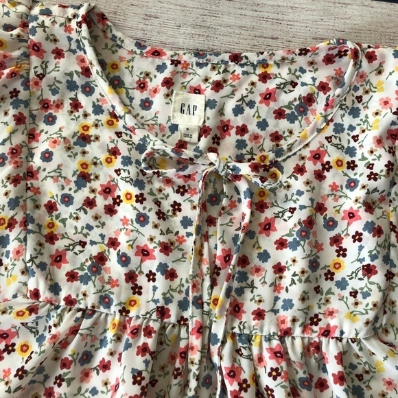 Gap Floral Print Sleeveless Flutter Top Size S - Picture 2 of 5